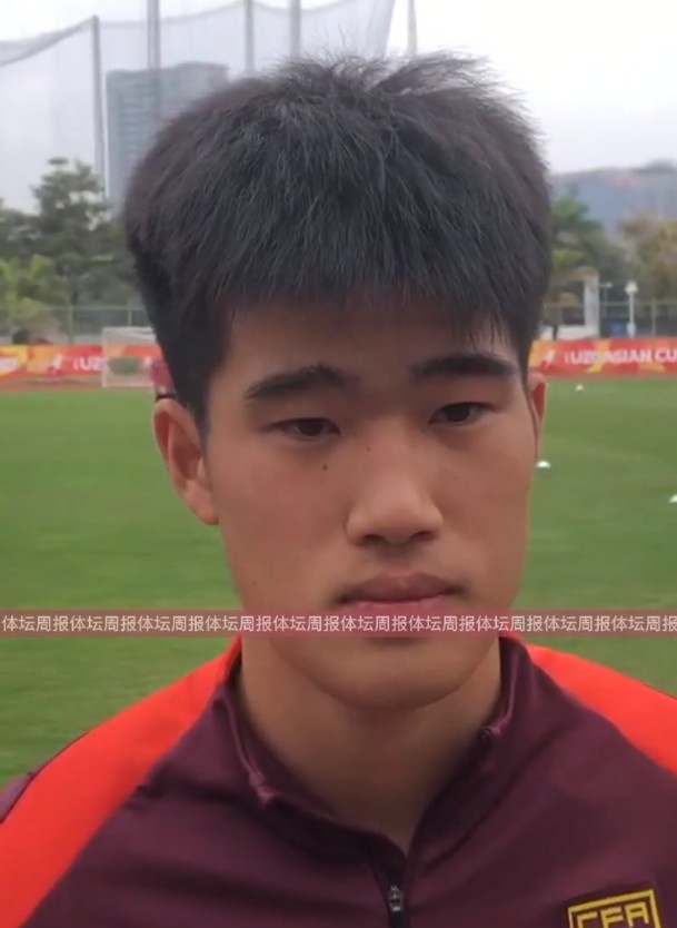  U20國(guó)足球員彭嘯：首戰(zhàn)獲勝樹立很大信心，下半場(chǎng)沒(méi)發(fā)揮出水平