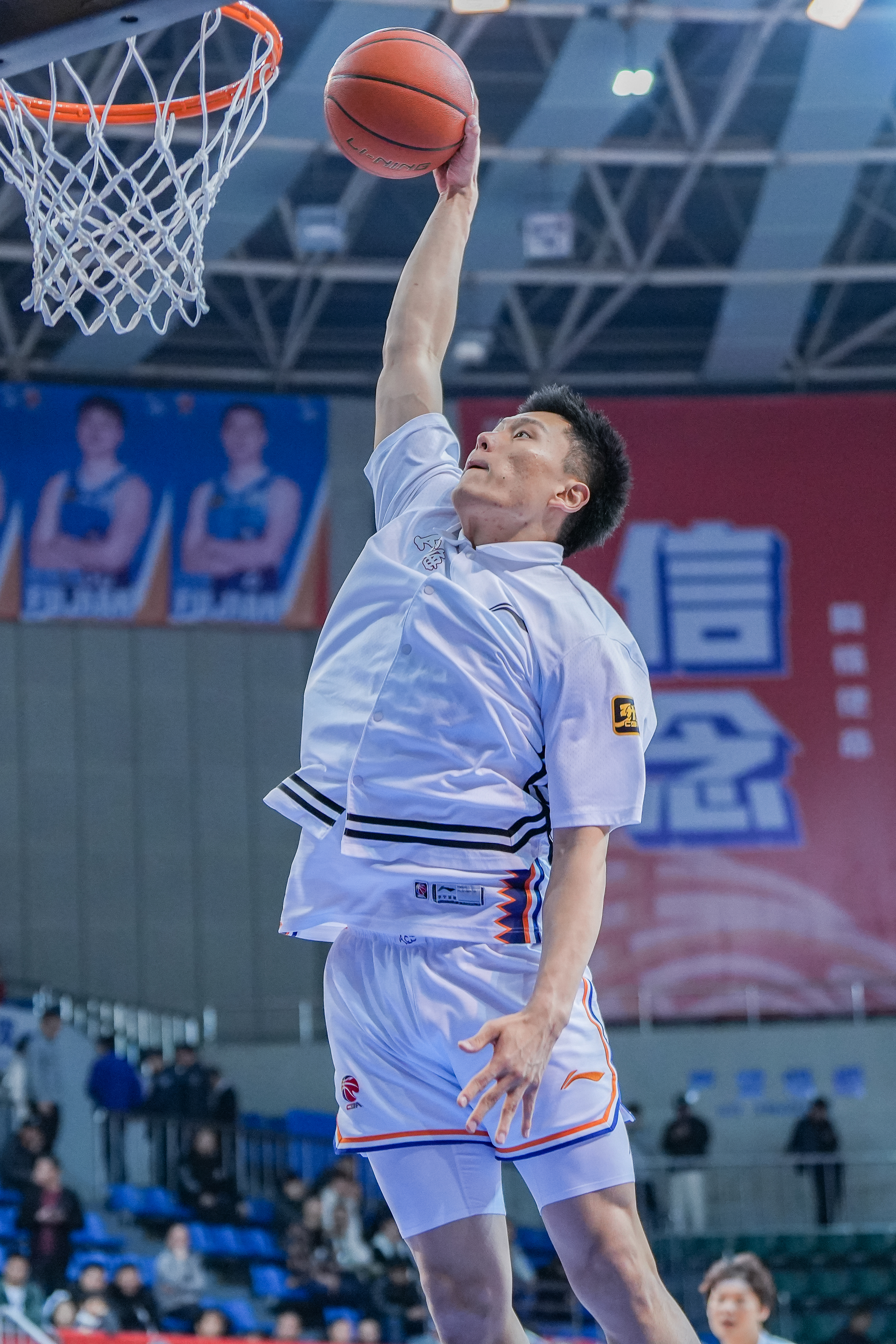  持續(xù)漲球！上海男籃“李花”組合—李弘權(quán)、李添榮
