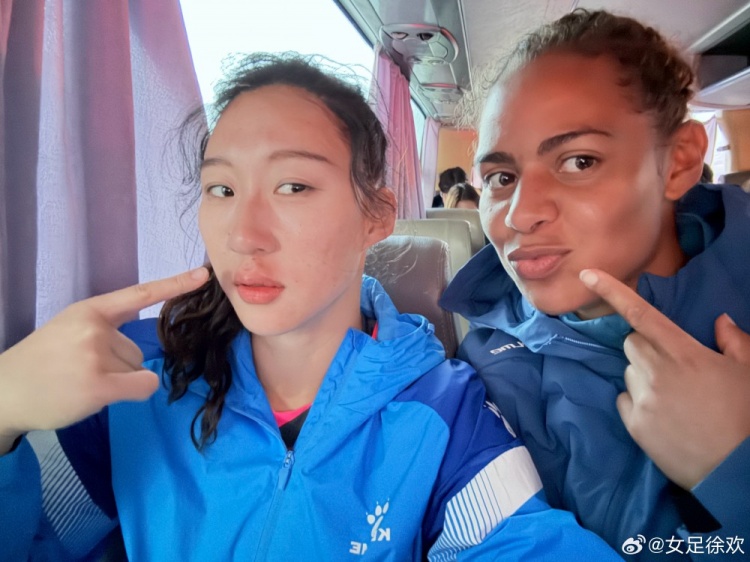  神勇！女足國門徐歡曬照，比賽中被球砸臉仍力保球門不失
