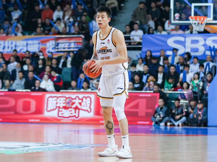 攻防俱佳！張鎮(zhèn)麟15中8拿到19分7板6助5斷2帽
