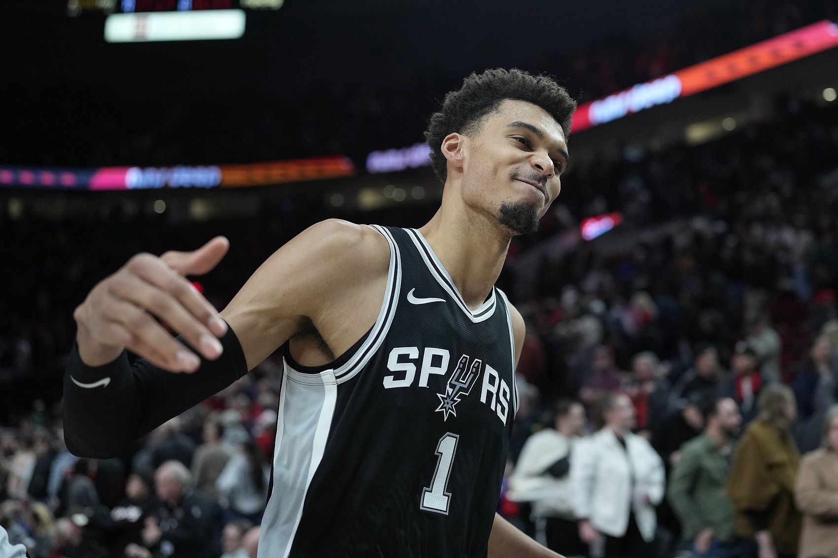  下一個(gè)NBA超級巨星？文班亞馬——身高&技術(shù)與人格魅力的完美結(jié)合