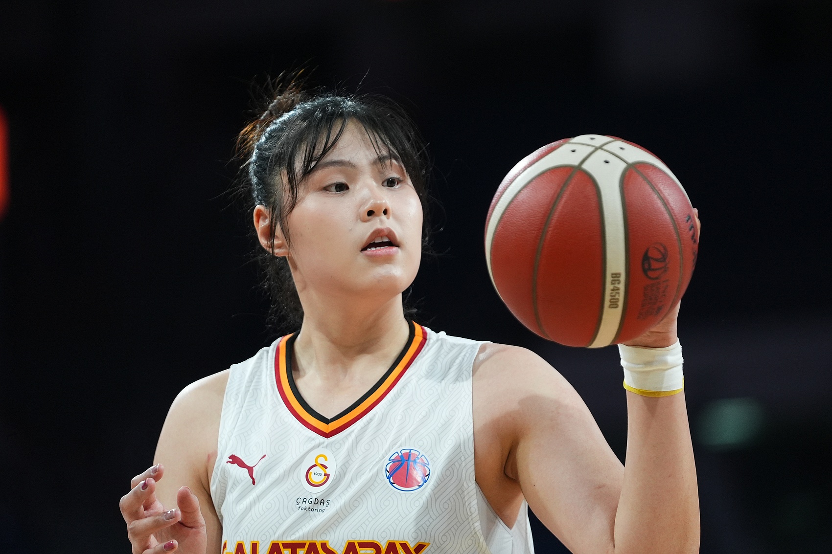  穩(wěn)定高效！李月汝9中6得到18分10板1助2斷1帽 罰球6中6