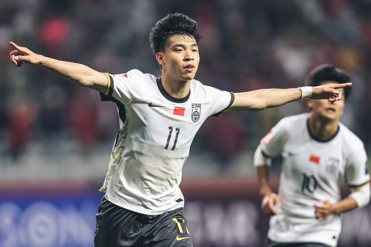  北青體育：18歲“跳級(jí)生”王鈺棟有望進(jìn)入國(guó)足客戰(zhàn)沙特名單！